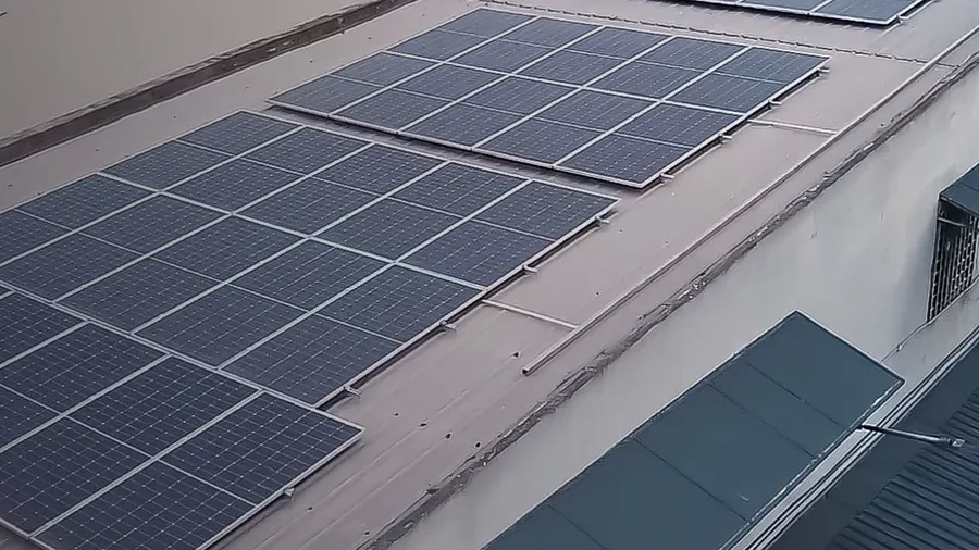 Sistem solar komersial De Solar di atas bumbung kilang kedua di Klang, Selangor